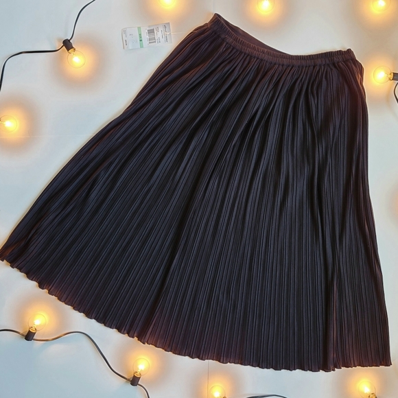Alfred Dunner Pleated Full Skirt Black Size 8 - Picture 5 of 6